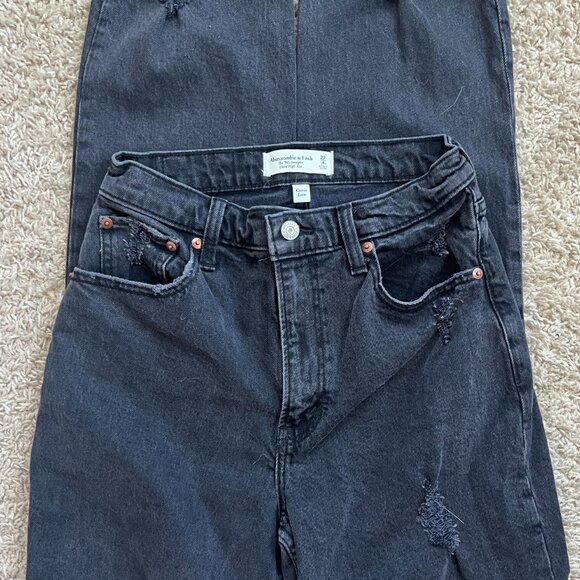 A&F '90s Straight Leg Jeans - Picture 2 of 3